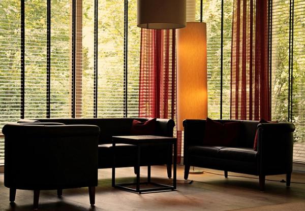 Advantages of Contract Blinds for Hotels, Schools and Care Homes: Meeting High Industry Standards