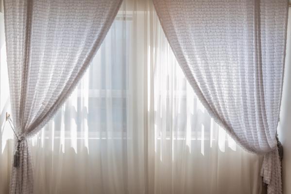 Versatile Fabrics: 5 Benefits of Using Voile Curtains