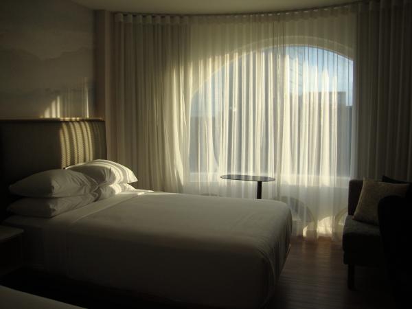 Enhancing Guest Experience in Hotels: The Art of Choosing the Perfect Curtains