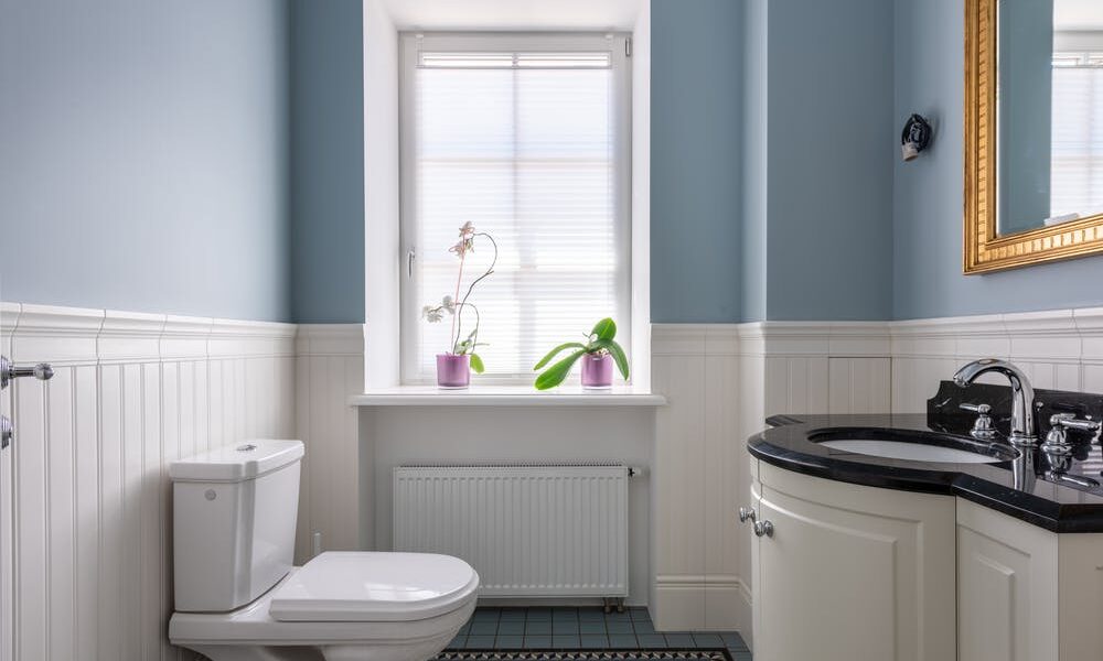 Commercial Bathrooms: What Kind of Blinds Are Ideal?