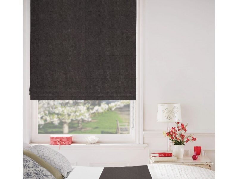 A Guide: How Do Roman Blinds Differ from Roller Blinds?