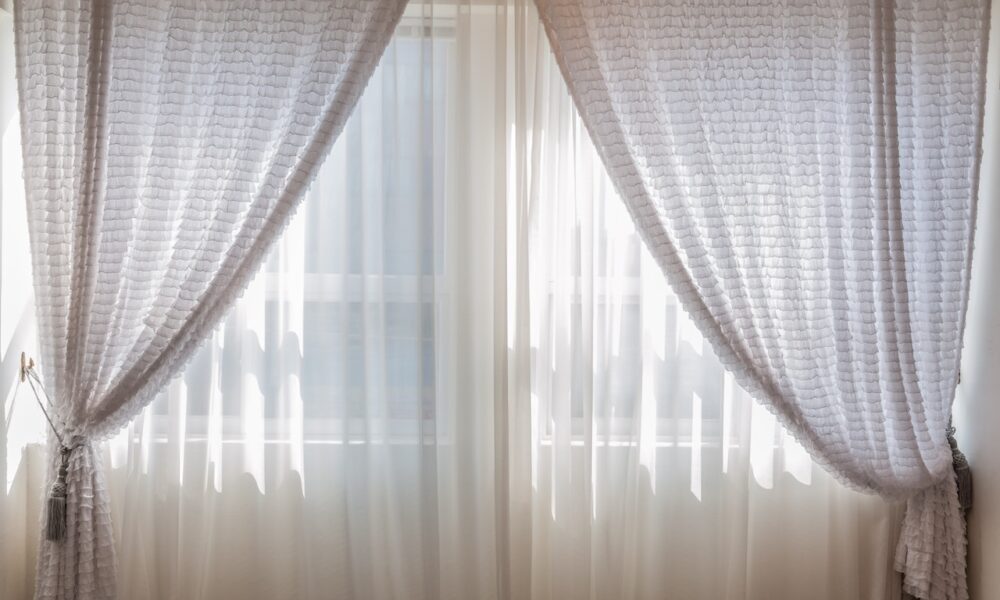 Versatile Fabrics: 5 Benefits of Using Voile Curtains